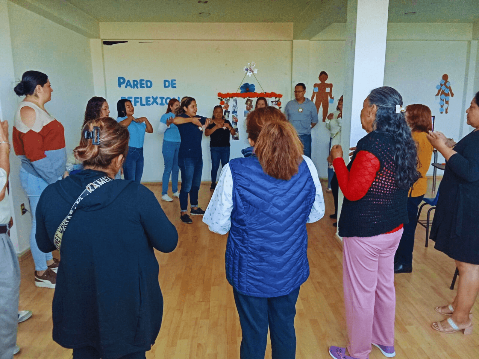 Estudiantes de psicología en dinámica grupal