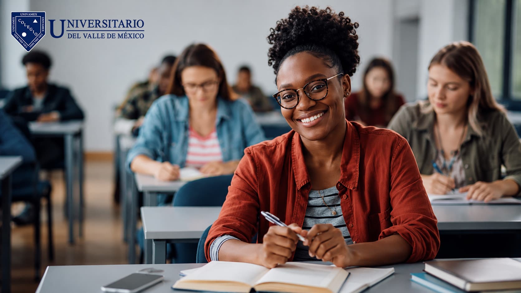 Estudiante de UNIVAMEX durante una clase