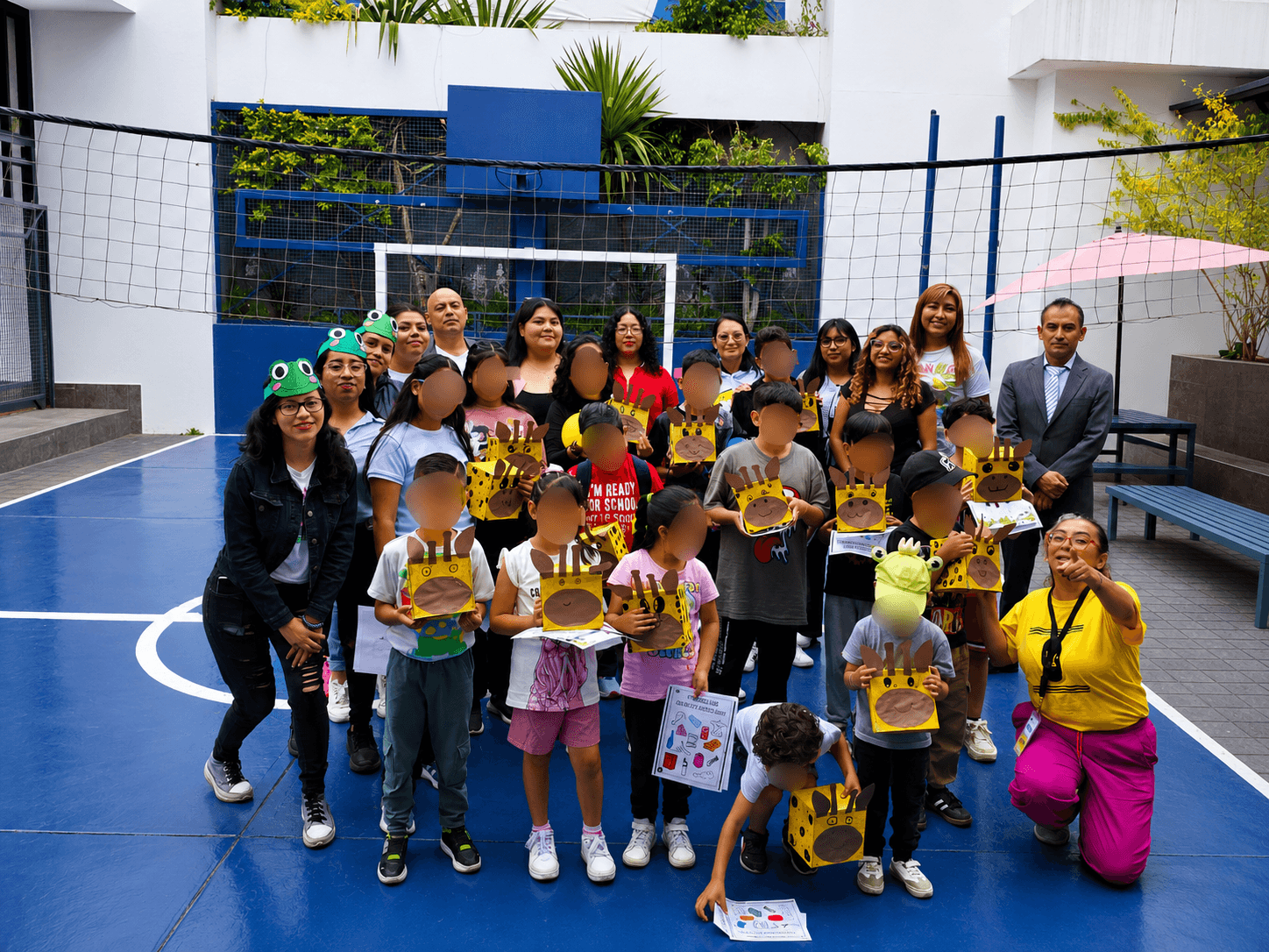 Comunidad UNIVAMEX en actividad cultural dentro del campus